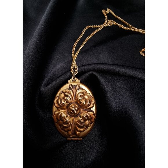 Vintage 1930s-1940s Gold-Tone Floral Oval Locket Necklace With Chain - Picture 2 of 7